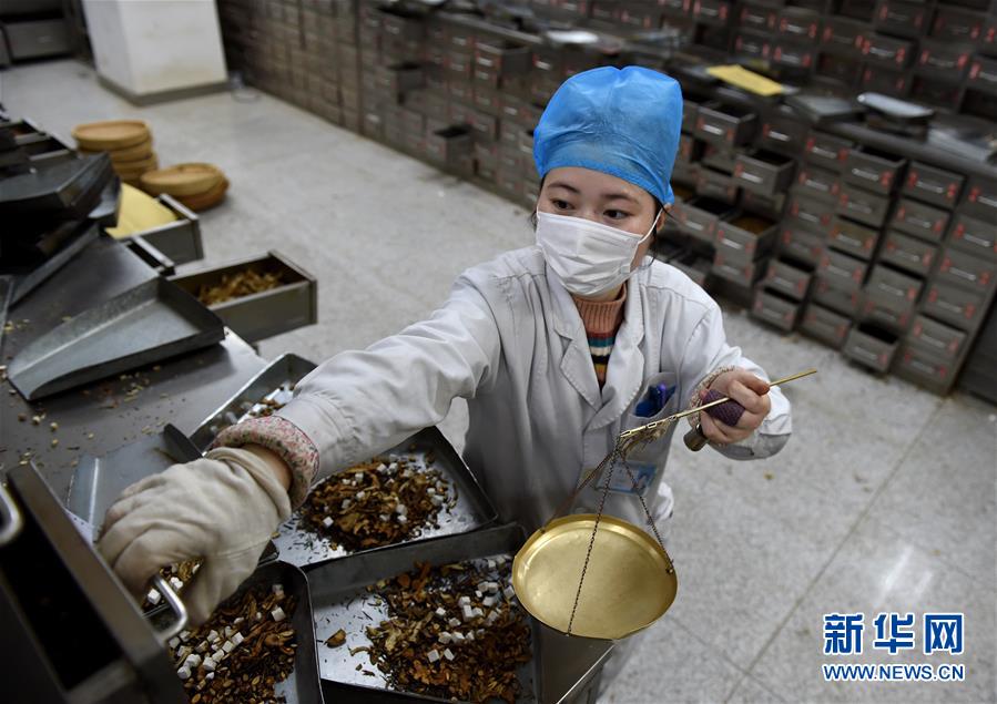 (聚焦疫情防控·图文互动)(14)分秒必争!一切为了治病救人——中国抗疫生命至上的生动实践